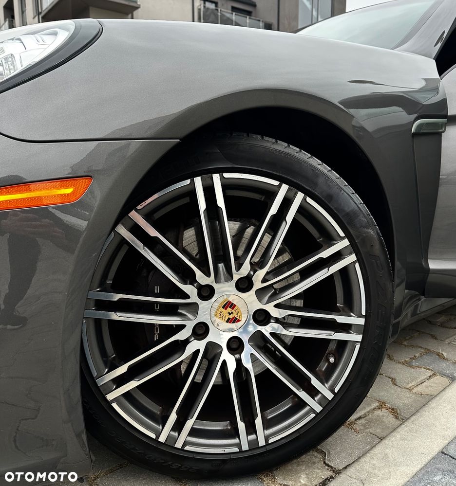 Porsche Panamera - 22