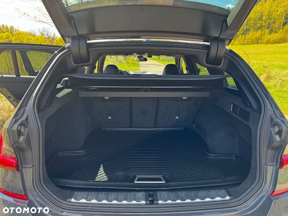 BMW Seria 3 320d xDrive M Sport - 16