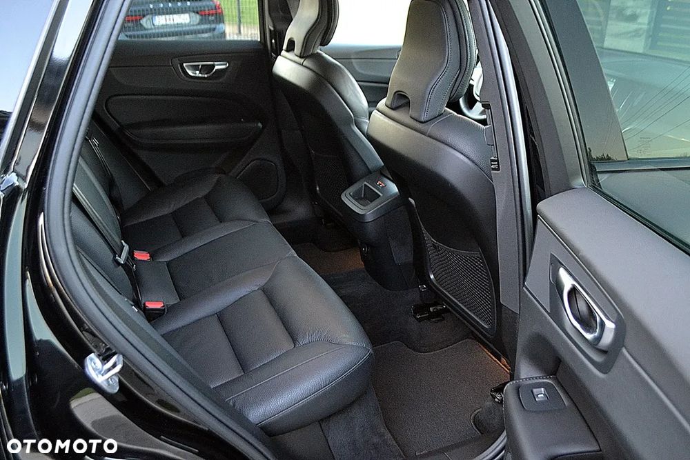 Volvo XC 60 B4 D Plus Dark - 15