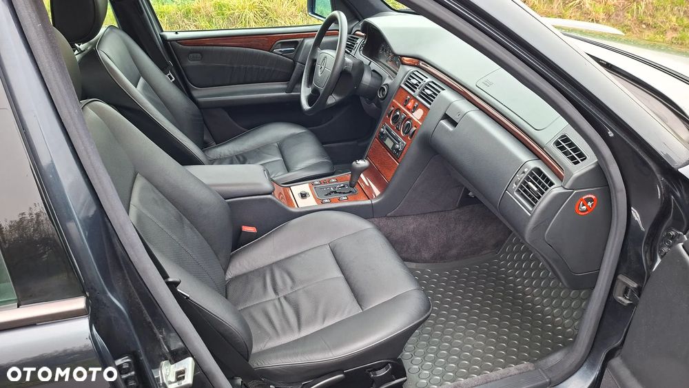 Mercedes-Benz Klasa E - 25