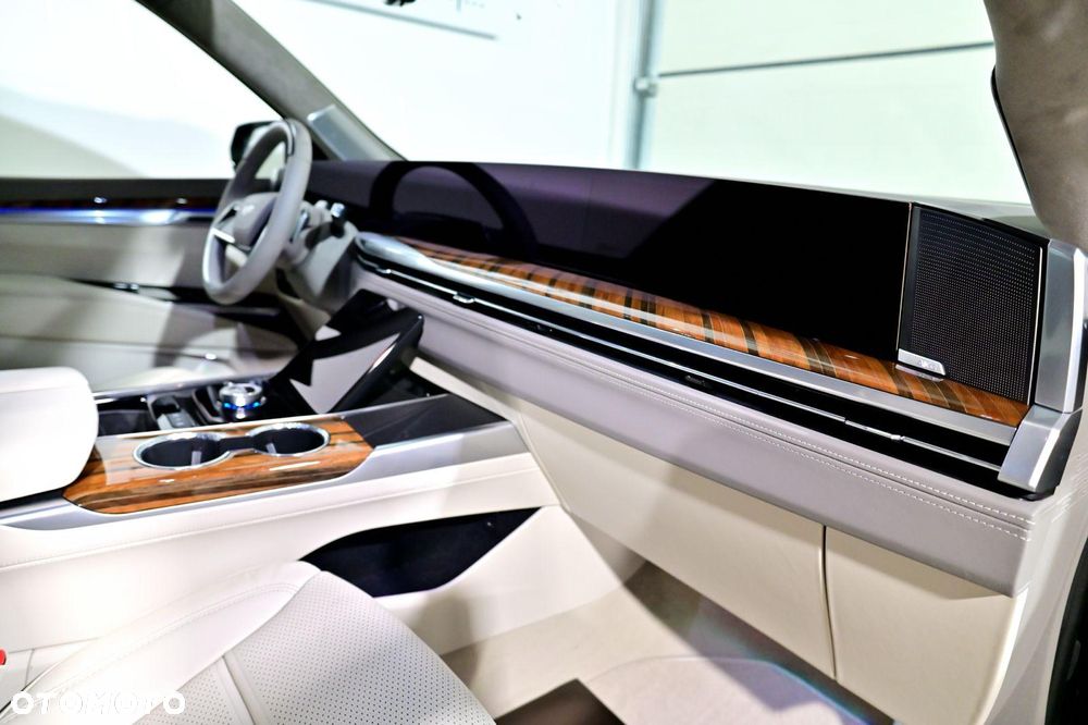 Cadillac Escalade - 11