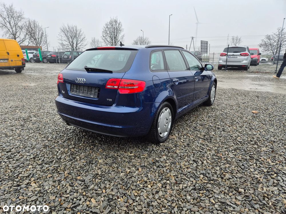 Audi A3 Sportback 1.6 TDI DPF Ambiente - 5