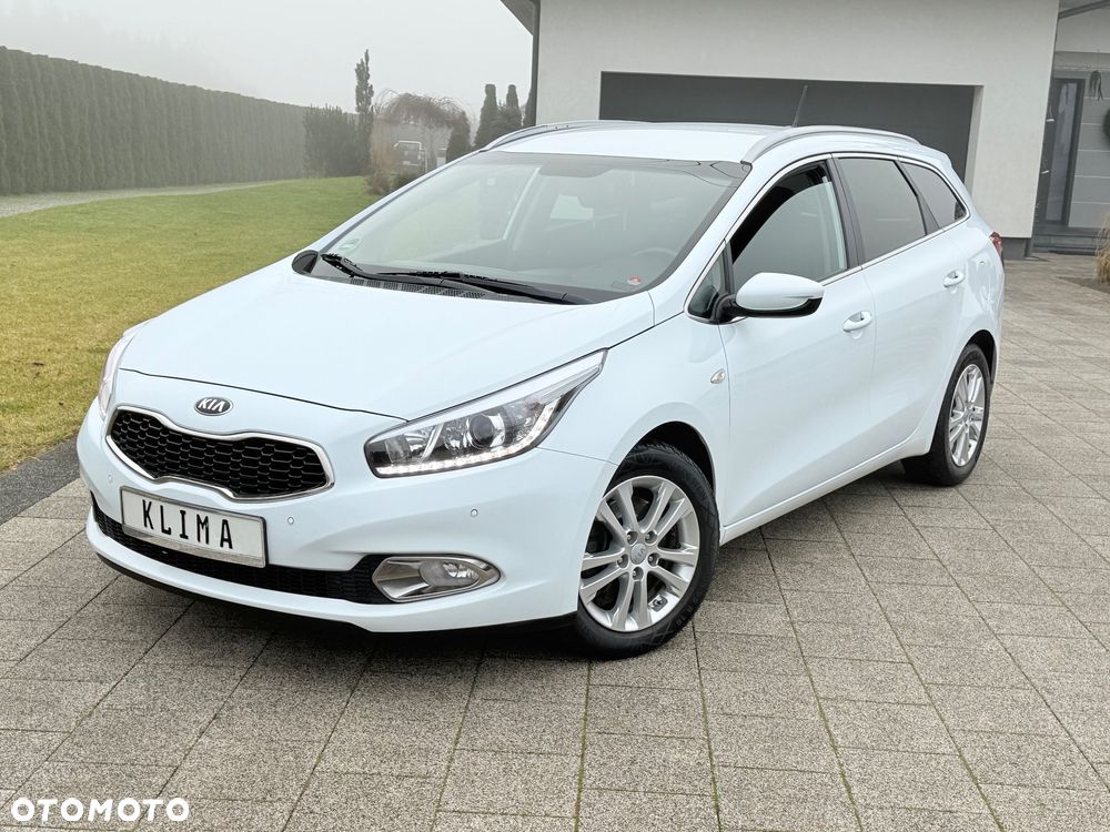 Kia Ceed 1.6 GDI Fifa World Cup Edition - 1