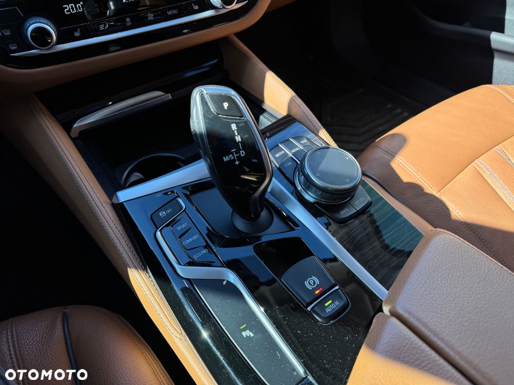 BMW Seria 5 520d Luxury Line sport - 22