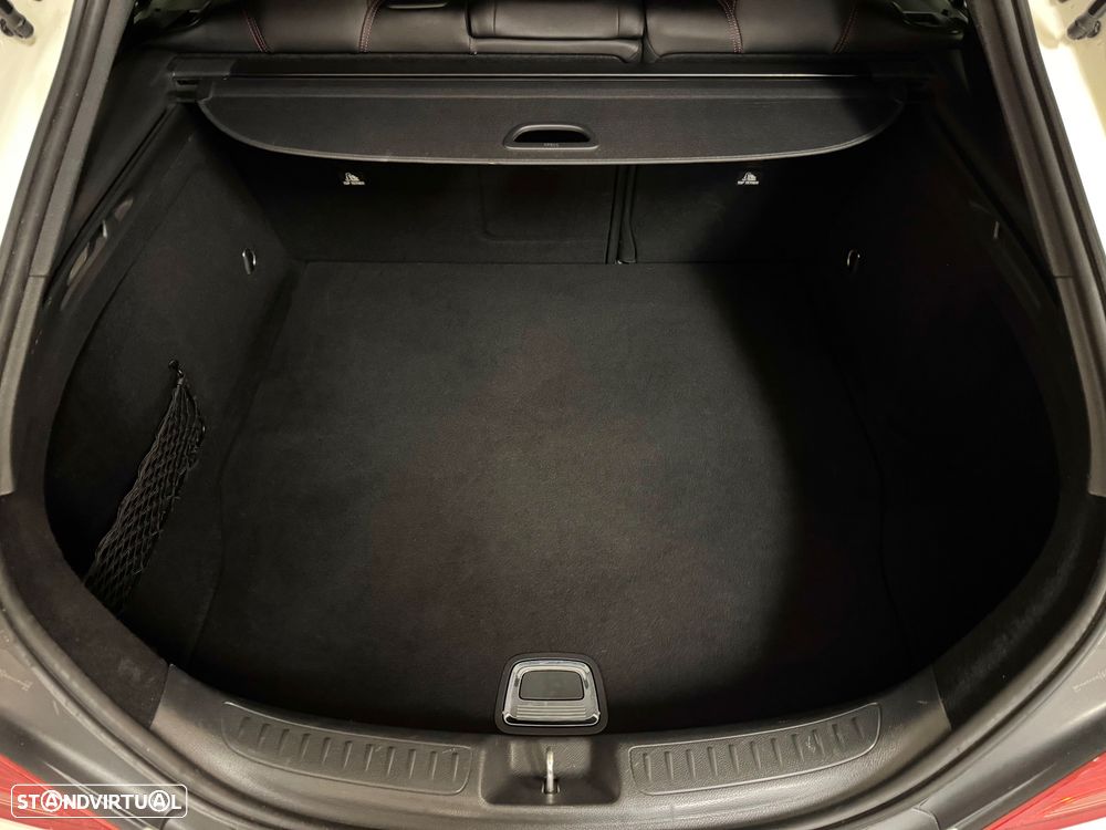 Mercedes-Benz CLA 200 d Shooting Brake AMG Line - 23