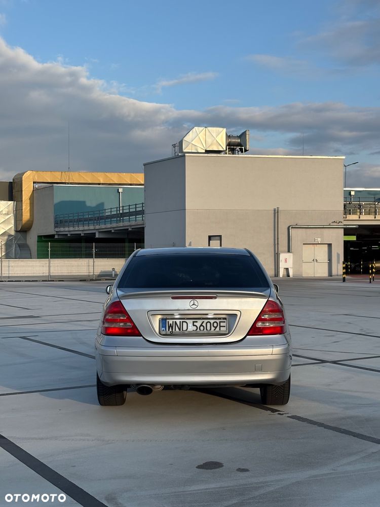 Mercedes-Benz Klasa C 180 T Kompressor Classic Sport Edition - 5