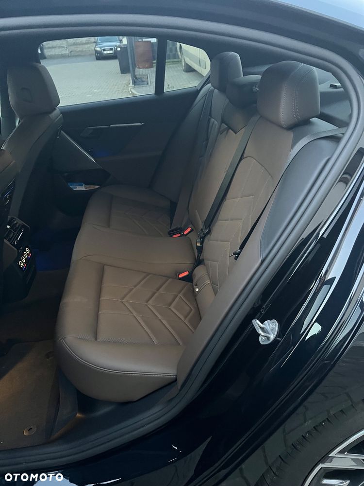BMW Seria 5 550e xDrive - 16