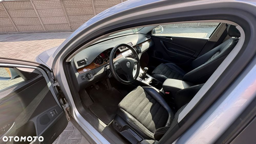 Volkswagen Passat 2.0 TDI DPF Highline - 5