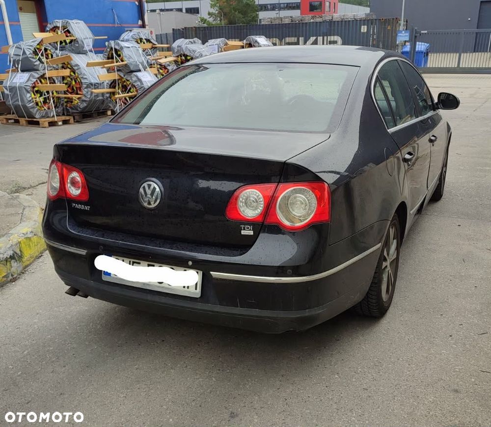 Volkswagen Passat - 1