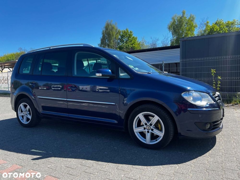 Volkswagen Touran 1.4 TSI Trendline DSG - 2