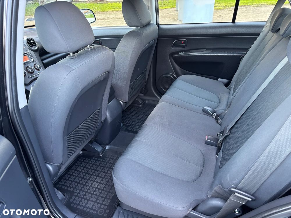 Kia Carens 1.6 Tour - 18