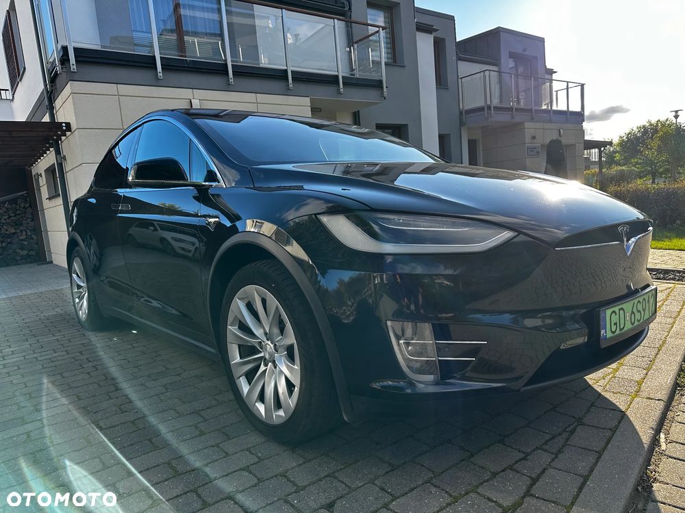 Tesla Model X - 16