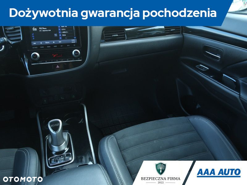 Mitsubishi Outlander - 9