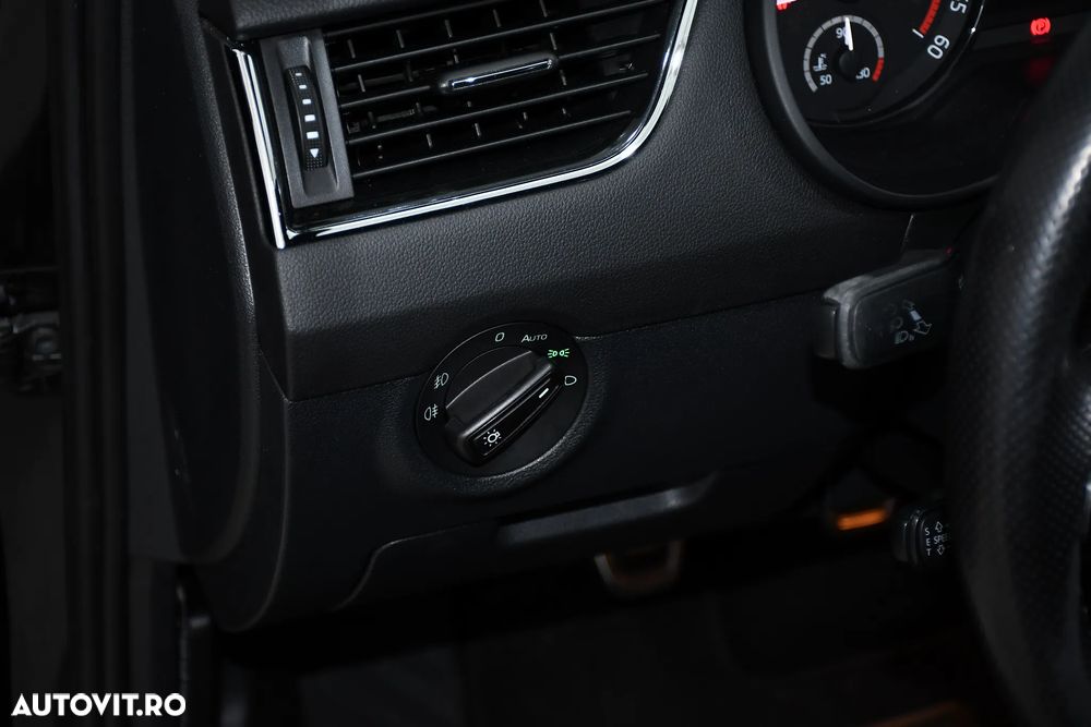 Skoda Octavia 2.0 TDI RS - 37