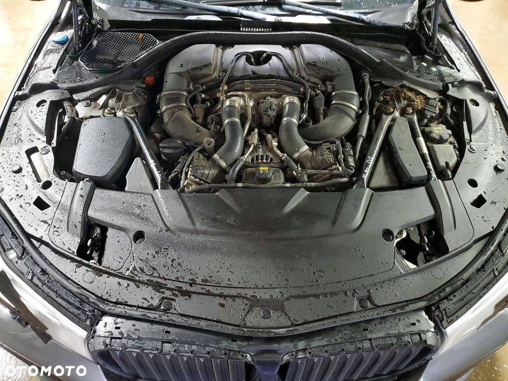 BMW Seria 7 750i xDrive Edition Exclusive - 11