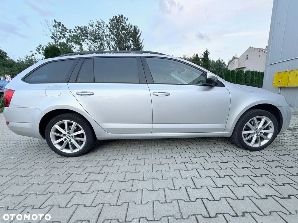 Skoda Octavia 2.0 TDI 4x4 Elegance DSG - 4