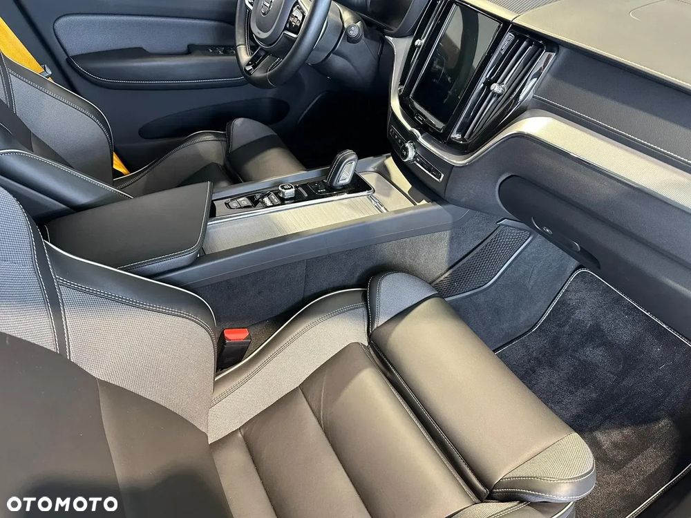 Volvo XC 60 T8 Plug-In Hybrid AWD Polestar Engineered - 17