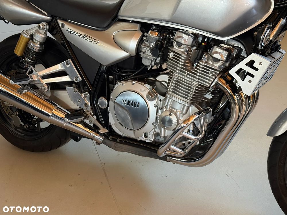 Yamaha XJR - 17