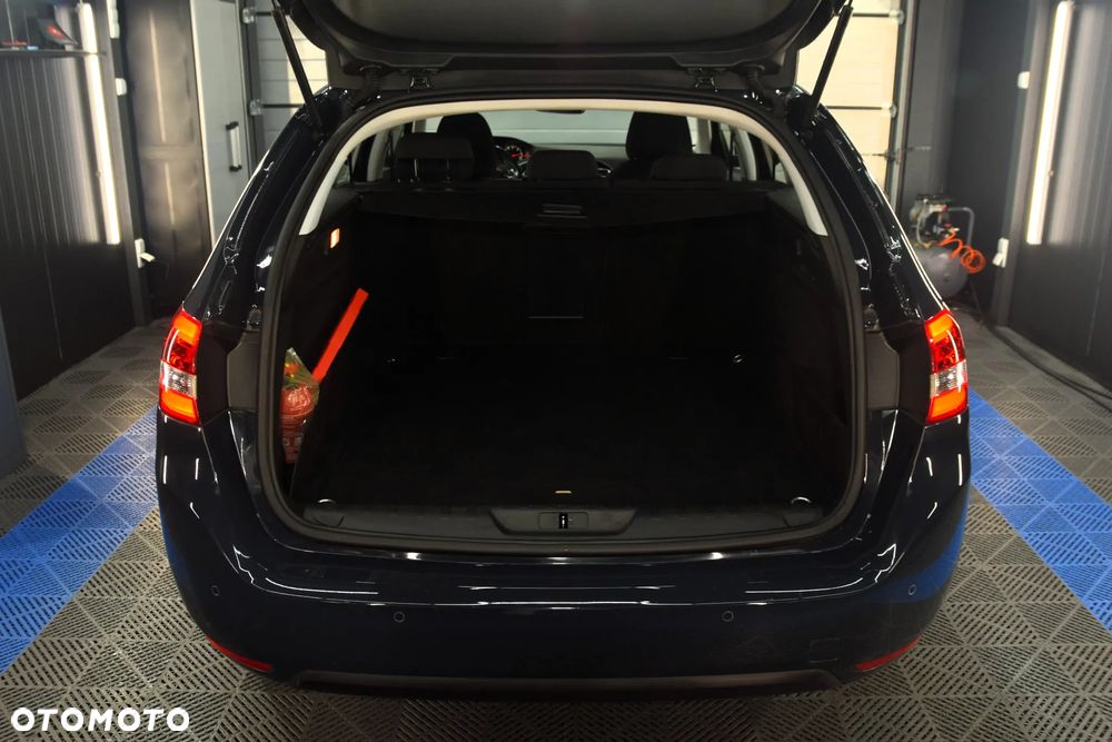 Peugeot 308 - 8