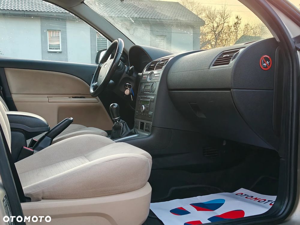 Ford Mondeo 2.0 Ambiente - 19