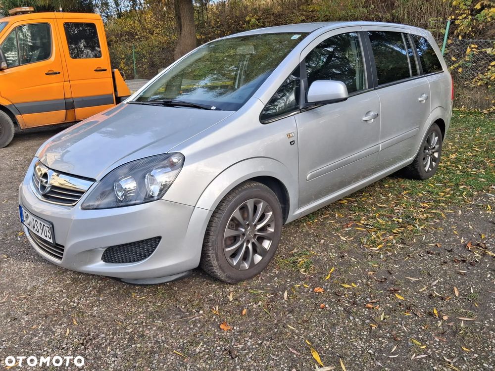 Opel Zafira 1.8 Cosmo - 1