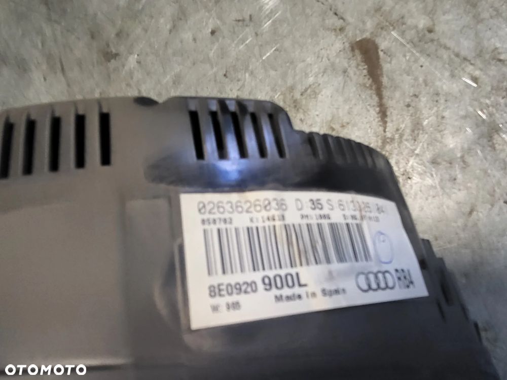 LICZNIK 8E0920900L AUDI A4 B6 BENZYNA 220TYŚ.KM - 4