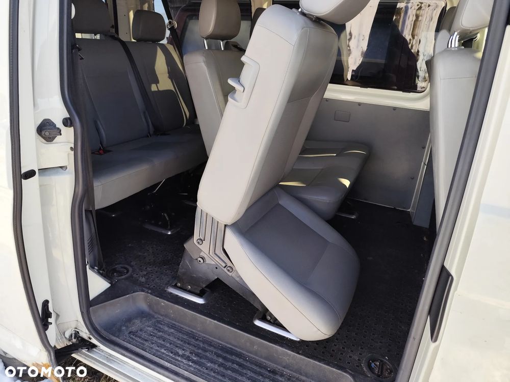 Volkswagen Caravelle - 5