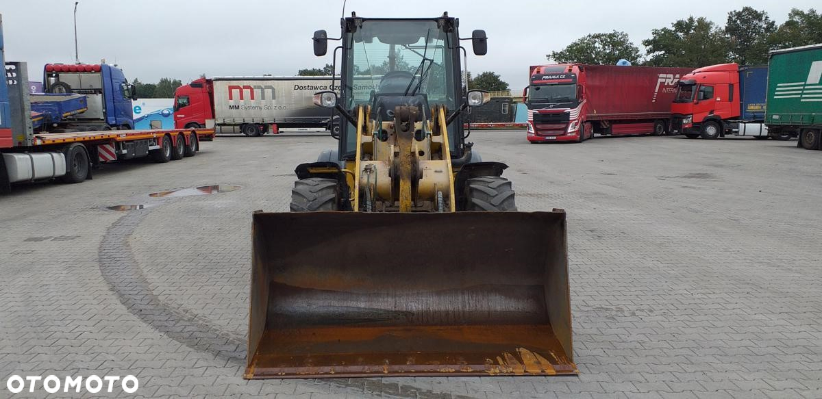 Caterpillar Ładowarka kołowa CATERPILLAR 908 H 2 - 2