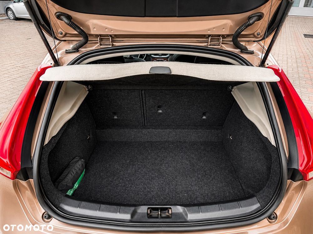 Volvo V40 D2 Summum - 15