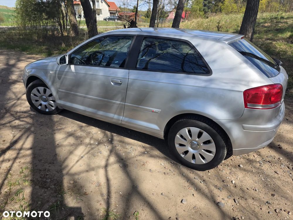 Audi A3 3-drzwiowe 1.6 FSI Ambiente - 6