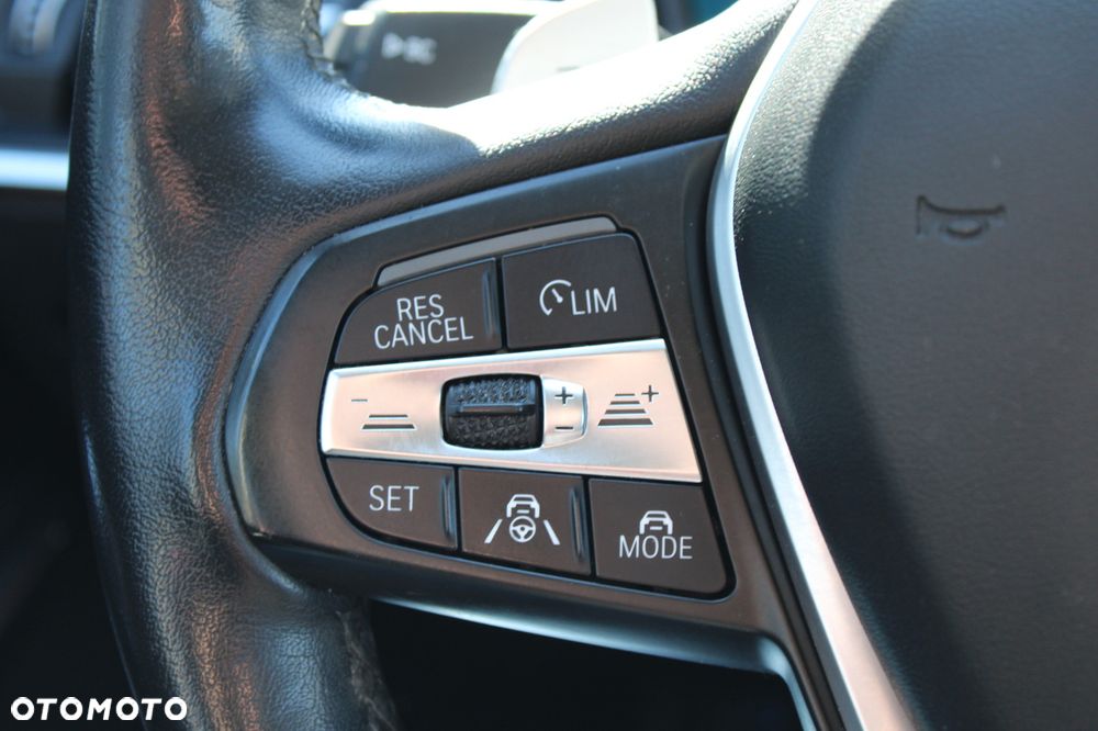 BMW Seria 3 330i Sport Line - 39