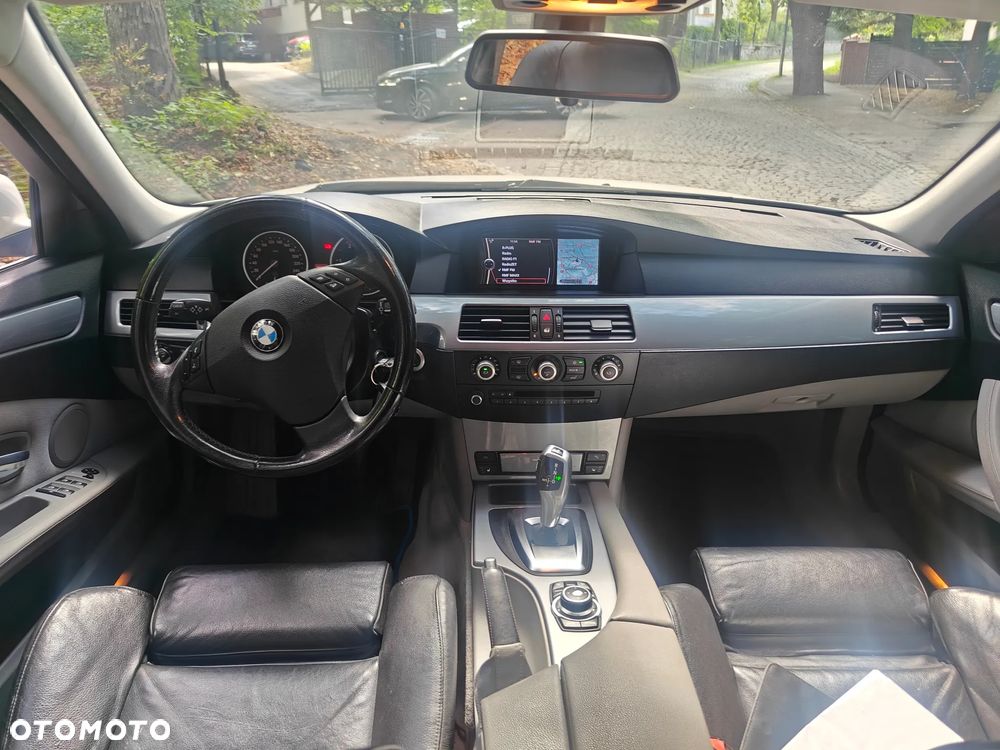 BMW Seria 5 525d xDrive - 10