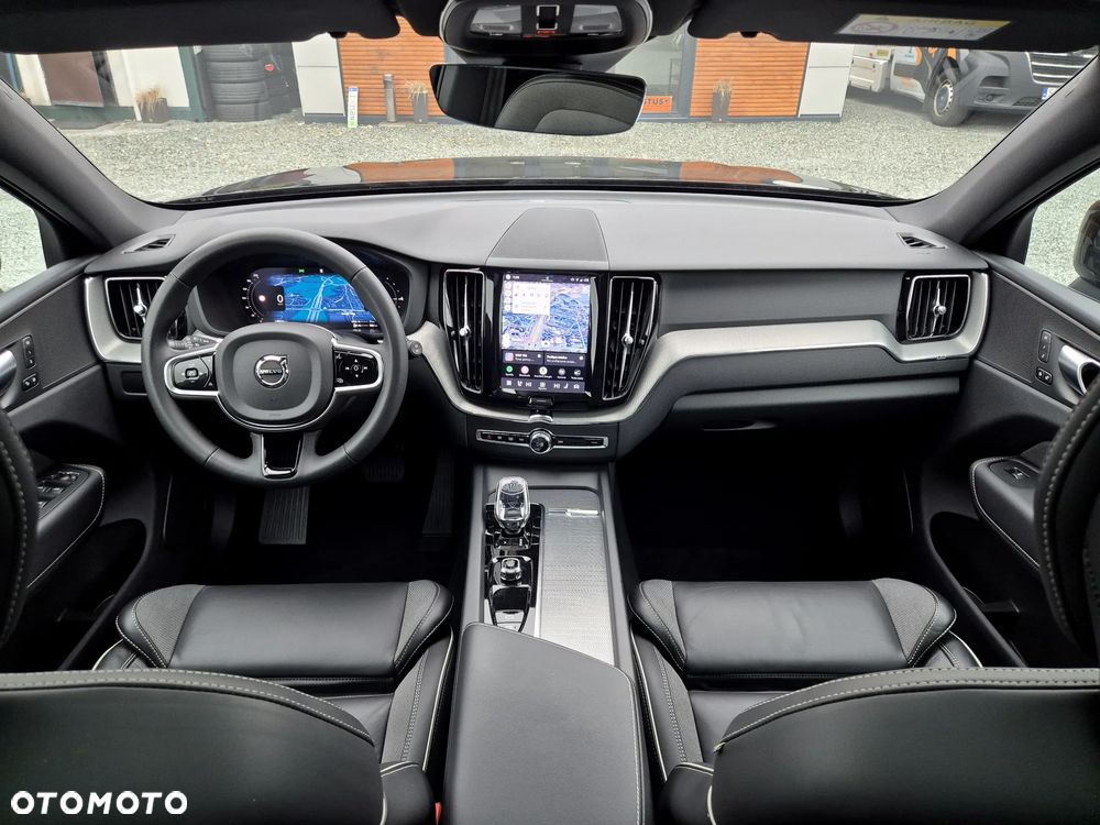 Volvo XC 60 T6 Plug-In Hybrid AWD Plus Black Edition - 10