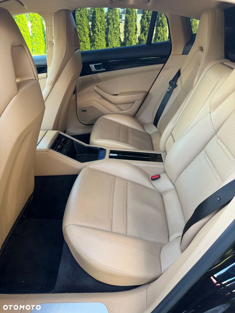 Porsche Panamera 4 - 16