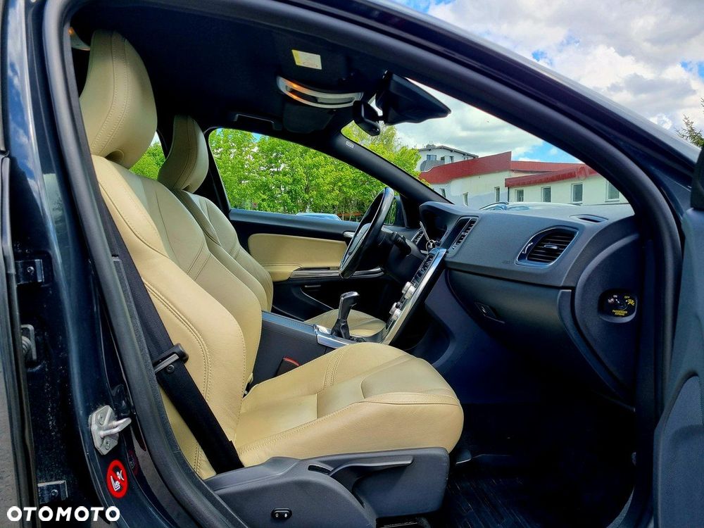 Volvo S60 D4 Momentum - 14