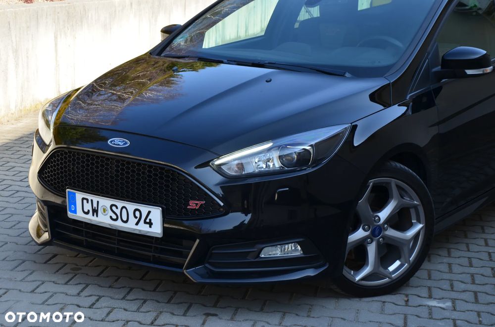 Ford Focus 2.0 TDCi ST mit Leder-Exclusiv-Paket - 32