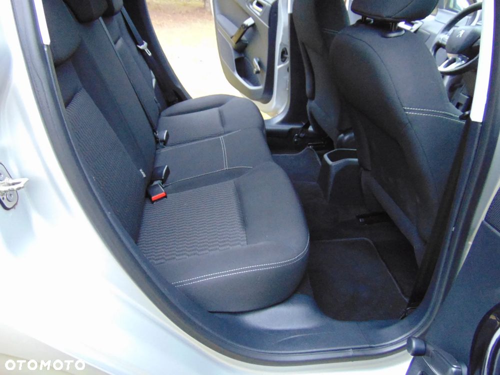 Peugeot 208 PureTech 82 Start & Stop Style - 26