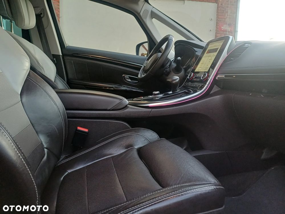 Renault Espace 1.6 dCi Energy Initiale Paris EDC 7os - 9