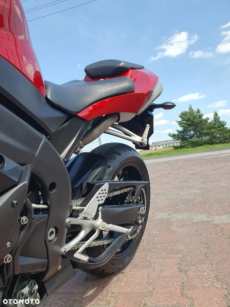 Yamaha R1 - 13