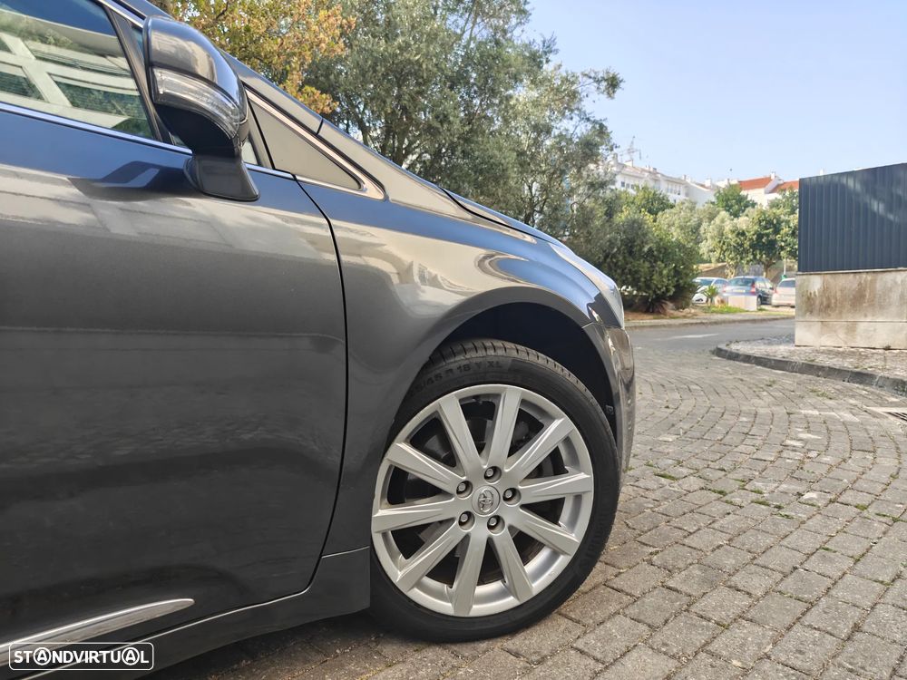 Toyota Avensis SD 2.2 D-4D Luxury +GPS+Pele - 8