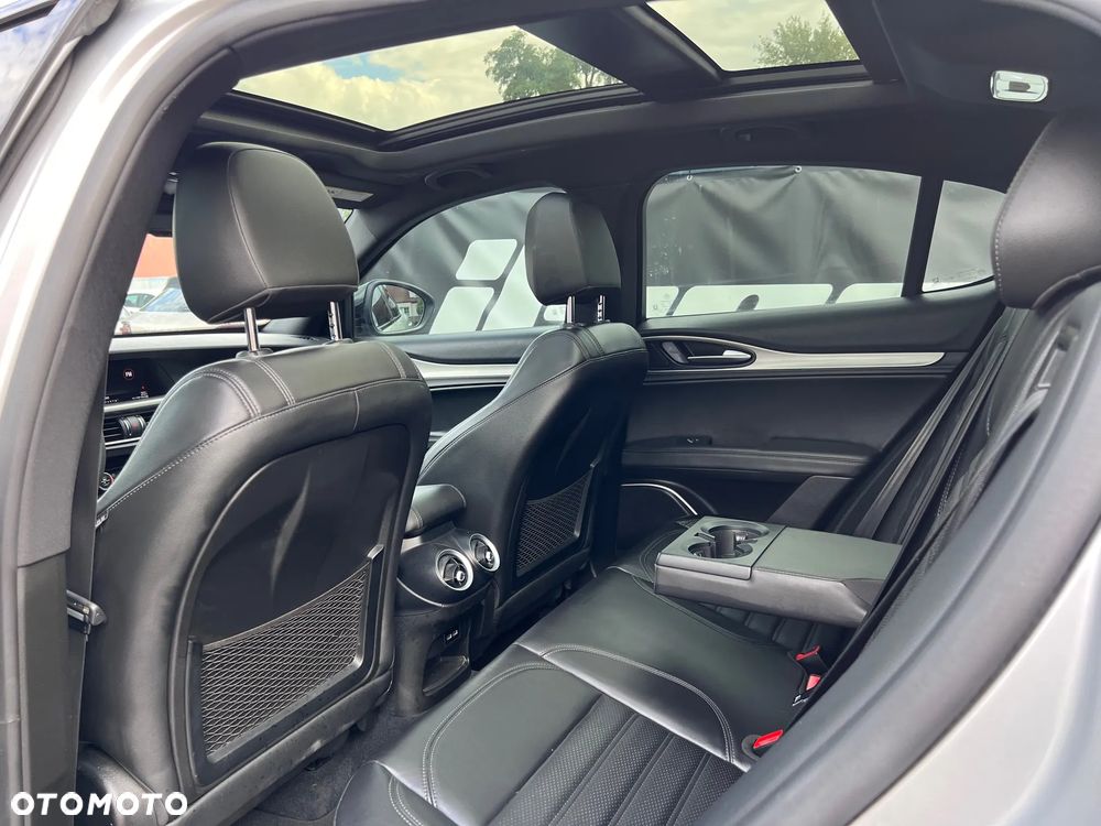 Alfa Romeo Stelvio 2.0 Turbo 16V AT8-Q4 Veloce - 25