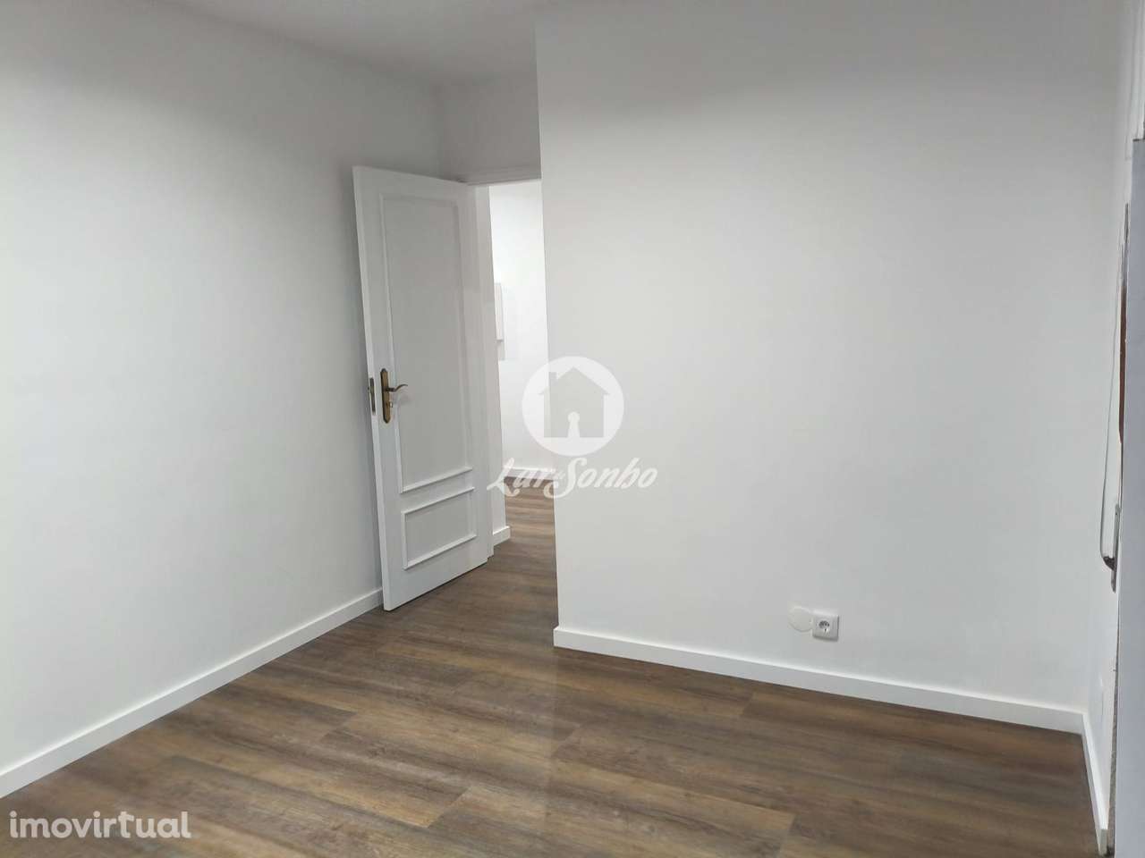 Apartamento T2, remodelado, localizado em Nogueira da Maia - Grande imagem: 5/12