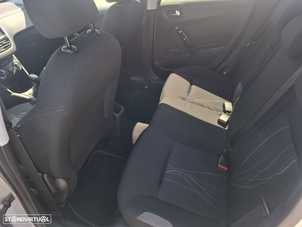 Peugeot 208 1.2 PureTech Active - 22