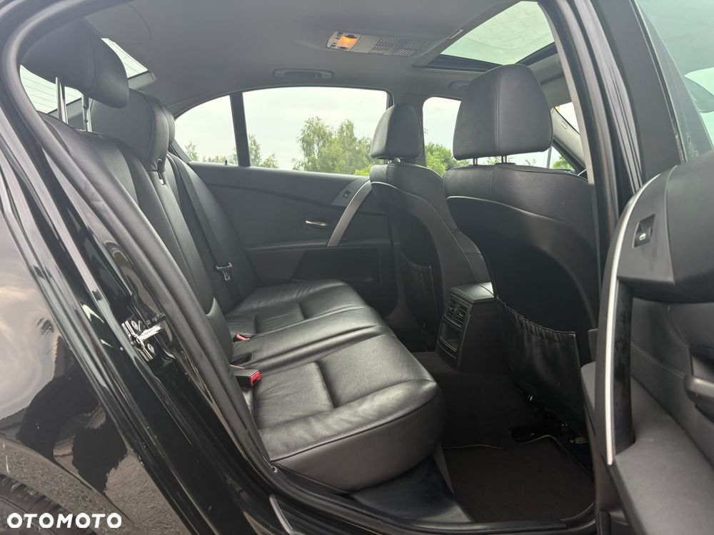 BMW Seria 5 525d - 27