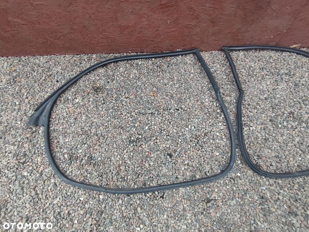 BMW E46 COUPE ORYGINALNE CZARNE USZCZELKI DRZWI LEWA / PRAWA ( USZCZELKA LEWA / PRAWA DRZWI )  PODGRZEWANE EUROPA O NR. 51 71 7 161 687 / 51 71 7 161 688 OEM - 3