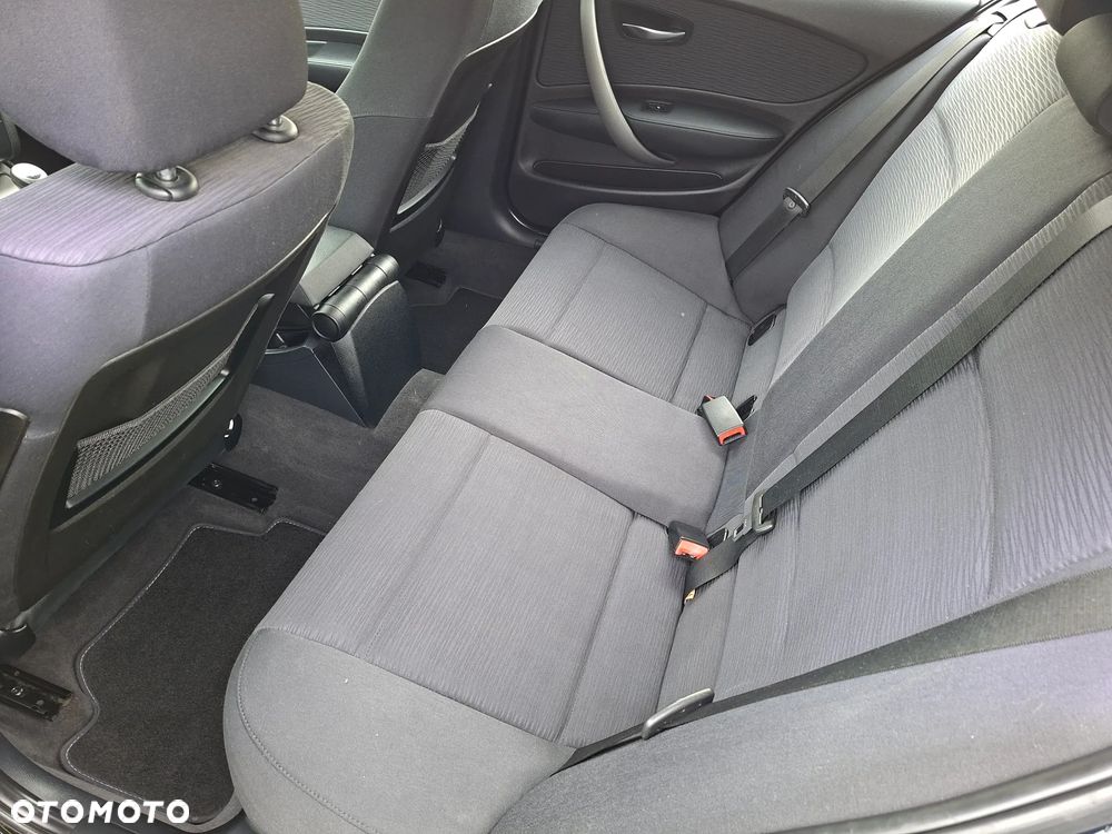 BMW Seria 1 116i - 24