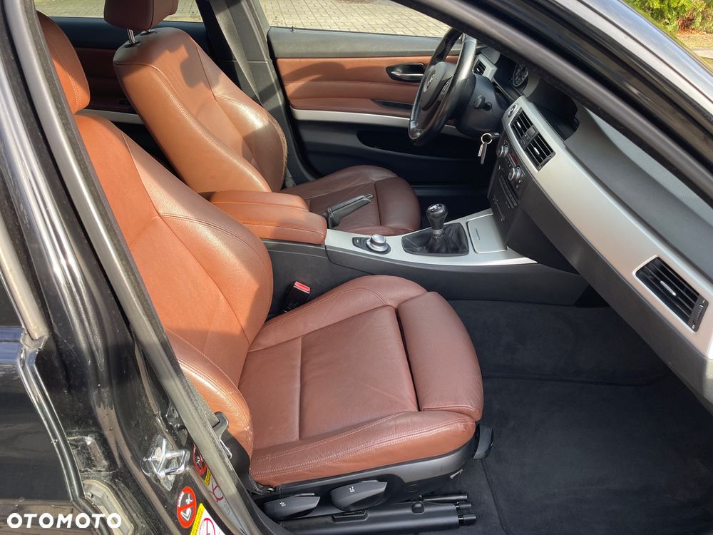 BMW Seria 3 320i - 11