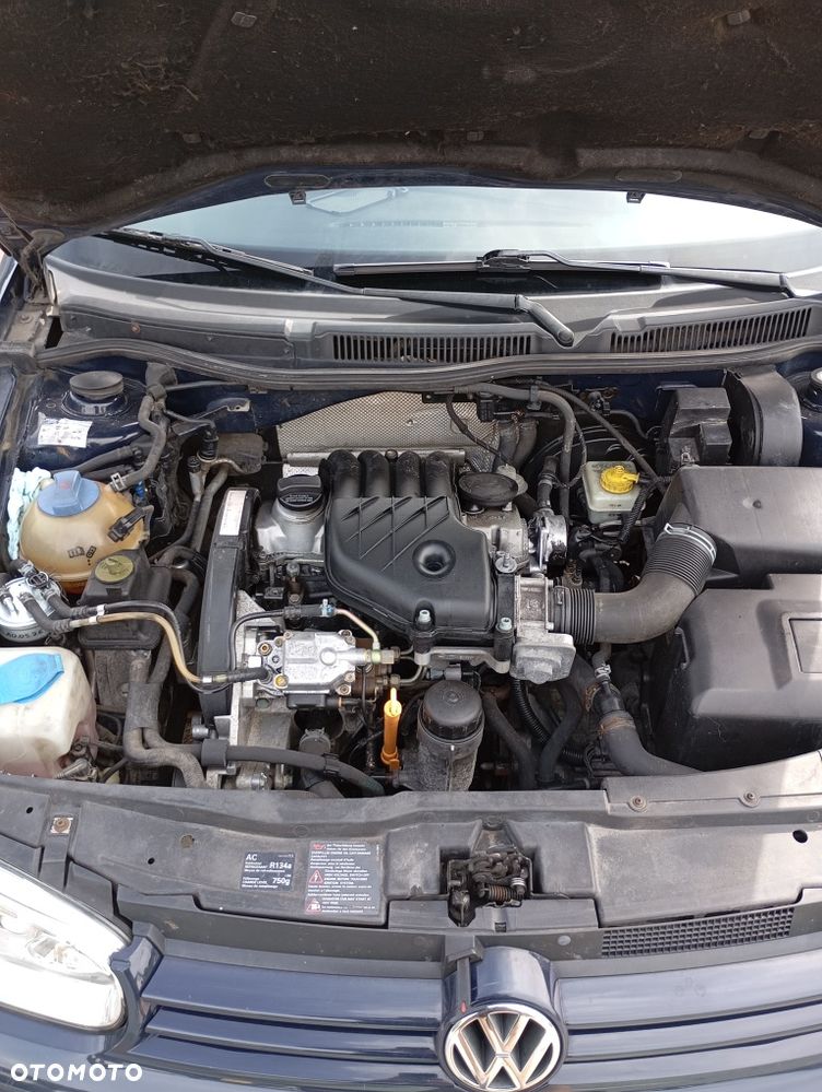 Volkswagen Golf - 6