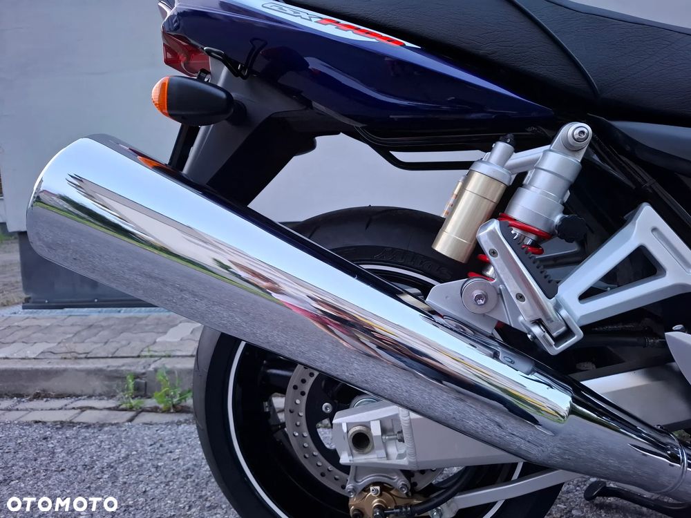 Suzuki GSX - 17