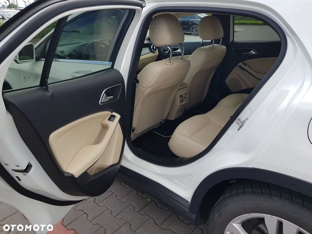 Mercedes-Benz GLA 250 7G-DCT - 10